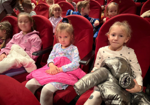 Spektakl teatralny pt.: "Przygody Baltazara" w KDK- gr. IV, V, XI i XII