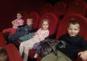 Spektakl teatralny pt.: "Przygody Baltazara" w KDK- gr. IV, V, XI i XII