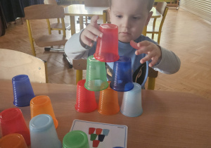 Kodowanie z kubeczkami – Code Week w grupie VII