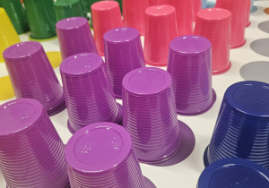 Kodowanie z kubeczkami – Code Week w grupie VII