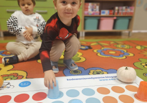 Kodowanie z kubeczkami – Code Week w grupie VII