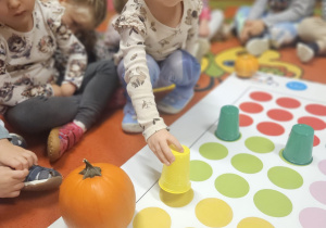 Kodowanie z kubeczkami – Code Week w grupie VII