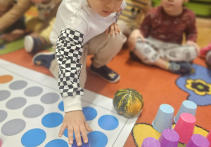 Kodowanie z kubeczkami – Code Week w grupie VII