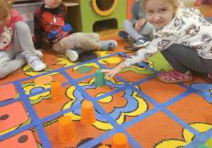 Kodowanie z kubeczkami – Code Week w grupie VII