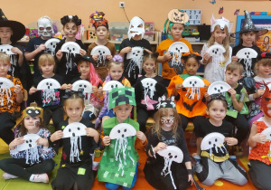 ,,Październikowe czary mary” - Innowacyjne Warsztaty Edukacyjne z KidsLab Konin w grupie V