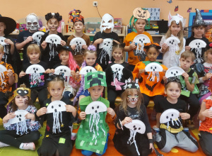 ,,Październikowe czary mary” - Innowacyjne Warsztaty Edukacyjne z KidsLab Konin w grupie V