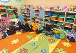 ,,Październikowe czary mary” - Innowacyjne Warsztaty Edukacyjne z KidsLab Konin w grupie V