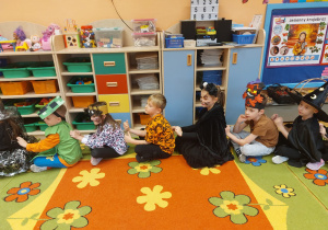 ,,Październikowe czary mary” - Innowacyjne Warsztaty Edukacyjne z KidsLab Konin w grupie V