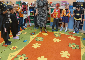 ,,Październikowe czary mary” - Innowacyjne Warsztaty Edukacyjne z KidsLab Konin w grupie V