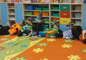 ,,Październikowe czary mary” - Innowacyjne Warsztaty Edukacyjne z KidsLab Konin w grupie V