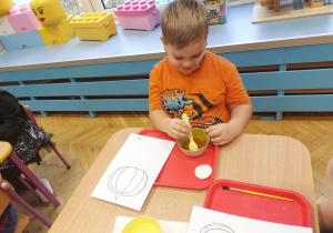 ,,Październikowe czary mary” - Innowacyjne Warsztaty Edukacyjne z KidsLab Konin w grupie V