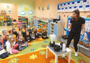 ,,Październikowe czary mary” - Innowacyjne Warsztaty Edukacyjne z KidsLab Konin w grupie V