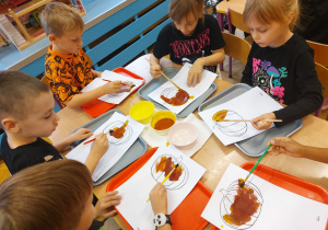 ,,Październikowe czary mary” - Innowacyjne Warsztaty Edukacyjne z KidsLab Konin w grupie V