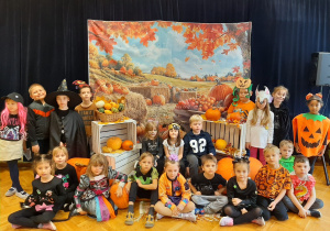 ,,Październikowe czary mary” - Innowacyjne Warsztaty Edukacyjne z KidsLab Konin w grupie V