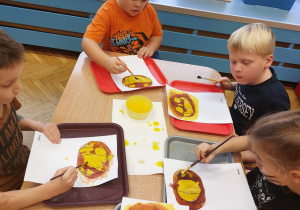 ,,Październikowe czary mary” - Innowacyjne Warsztaty Edukacyjne z KidsLab Konin w grupie V