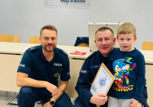 Poznajemy pracę policjanta, czyli wizyta w Komendzie Miejskiej Policji w Koninie na zaproszenie tatusia Piotrusia - gr. XI i XII