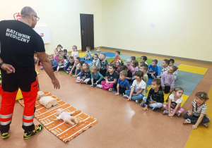 Pierwsza pomoc, czyli wizyta ratownika medycznego w przedszkolu - gr. XI i XII