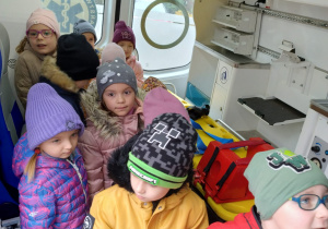 Pierwsza pomoc, czyli wizyta ratownika medycznego w przedszkolu - gr. XI i XII