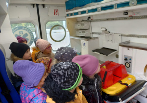 Pierwsza pomoc, czyli wizyta ratownika medycznego w przedszkolu - gr. XI i XII