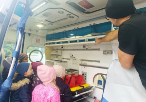 Pierwsza pomoc, czyli wizyta ratownika medycznego w przedszkolu - gr. XI i XII