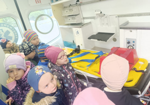 Pierwsza pomoc, czyli wizyta ratownika medycznego w przedszkolu - gr. XI i XII