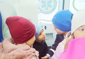 Pierwsza pomoc, czyli wizyta ratownika medycznego w przedszkolu - gr. XI i XII