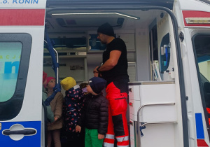 Pierwsza pomoc, czyli wizyta ratownika medycznego w przedszkolu - gr. XI i XII