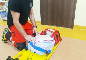 Pierwsza pomoc, czyli wizyta ratownika medycznego w przedszkolu - gr. XI i XII