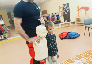 Pierwsza pomoc, czyli wizyta ratownika medycznego w przedszkolu - gr. XI i XII