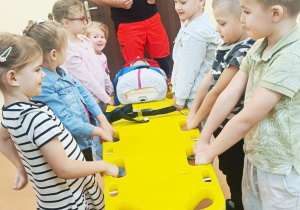 Pierwsza pomoc, czyli wizyta ratownika medycznego w przedszkolu - gr. XI i XII