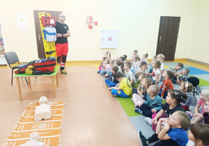 Pierwsza pomoc, czyli wizyta ratownika medycznego w przedszkolu - gr. XI i XII