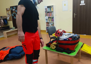 Pierwsza pomoc, czyli wizyta ratownika medycznego w przedszkolu - gr. XI i XII