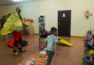 Pierwsza pomoc, czyli wizyta ratownika medycznego w przedszkolu - gr. XI i XII