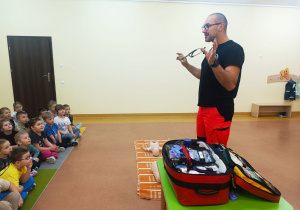 Pierwsza pomoc, czyli wizyta ratownika medycznego w przedszkolu - gr. XI i XII