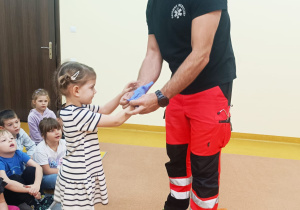 Pierwsza pomoc, czyli wizyta ratownika medycznego w przedszkolu - gr. XI i XII