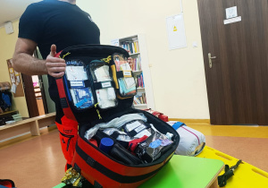 Pierwsza pomoc, czyli wizyta ratownika medycznego w przedszkolu - gr. XI i XII