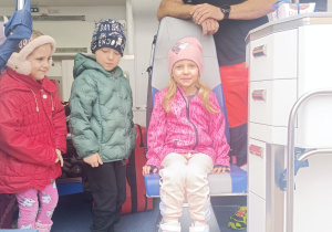 Pierwsza pomoc, czyli wizyta ratownika medycznego w przedszkolu - gr. XI i XII