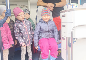 Pierwsza pomoc, czyli wizyta ratownika medycznego w przedszkolu - gr. XI i XII