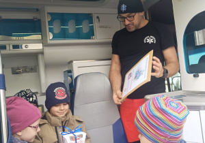 Pierwsza pomoc, czyli wizyta ratownika medycznego w przedszkolu - gr. XI i XII