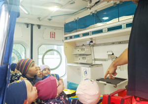 Pierwsza pomoc, czyli wizyta ratownika medycznego w przedszkolu - gr. XI i XII