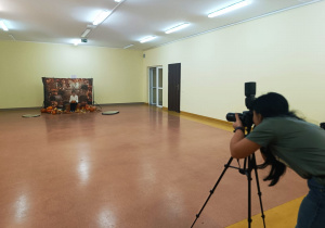 Poznajemy tajniki zawodu fotografa, czyli wizyta mamy Tymoteuszka i jesienna sesja fotograficzna w gr. XII