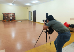 Poznajemy tajniki zawodu fotografa, czyli wizyta mamy Tymoteuszka i jesienna sesja fotograficzna w gr. XII