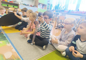 Poznajemy tajniki zawodu fotografa, czyli wizyta mamy Tymoteuszka i jesienna sesja fotograficzna w gr. XII