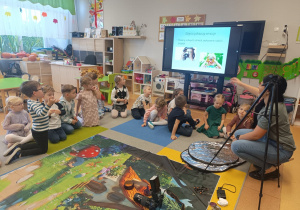 Poznajemy tajniki zawodu fotografa, czyli wizyta mamy Tymoteuszka i jesienna sesja fotograficzna w gr. XII