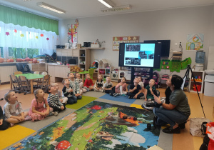 Poznajemy tajniki zawodu fotografa, czyli wizyta mamy Tymoteuszka i jesienna sesja fotograficzna w gr. XII