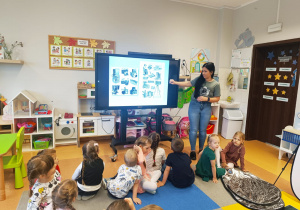 Poznajemy tajniki zawodu fotografa, czyli wizyta mamy Tymoteuszka i jesienna sesja fotograficzna w gr. XII