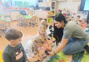 Poznajemy tajniki zawodu fotografa, czyli wizyta mamy Tymoteuszka i jesienna sesja fotograficzna w gr. XII