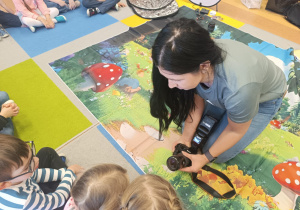 Poznajemy tajniki zawodu fotografa, czyli wizyta mamy Tymoteuszka i jesienna sesja fotograficzna w gr. XII