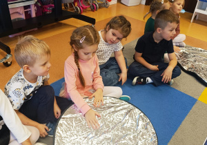 Poznajemy tajniki zawodu fotografa, czyli wizyta mamy Tymoteuszka i jesienna sesja fotograficzna w gr. XII