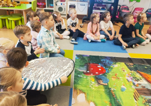 Poznajemy tajniki zawodu fotografa, czyli wizyta mamy Tymoteuszka i jesienna sesja fotograficzna w gr. XII